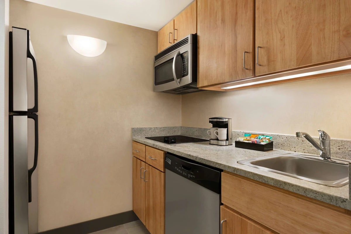 Family-friendly Suites w/ Kitchens & Parking! Pool