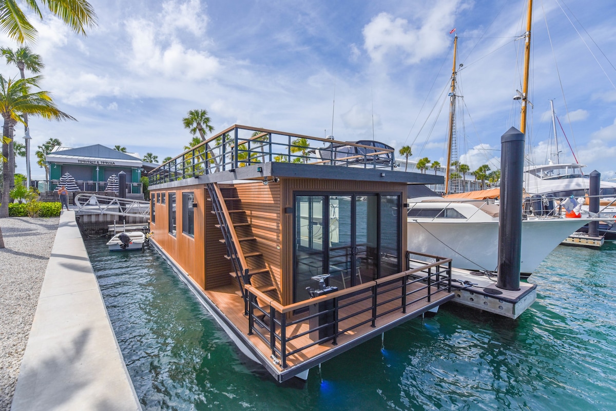 Awai's Floating Villa - Luxury Houseboat