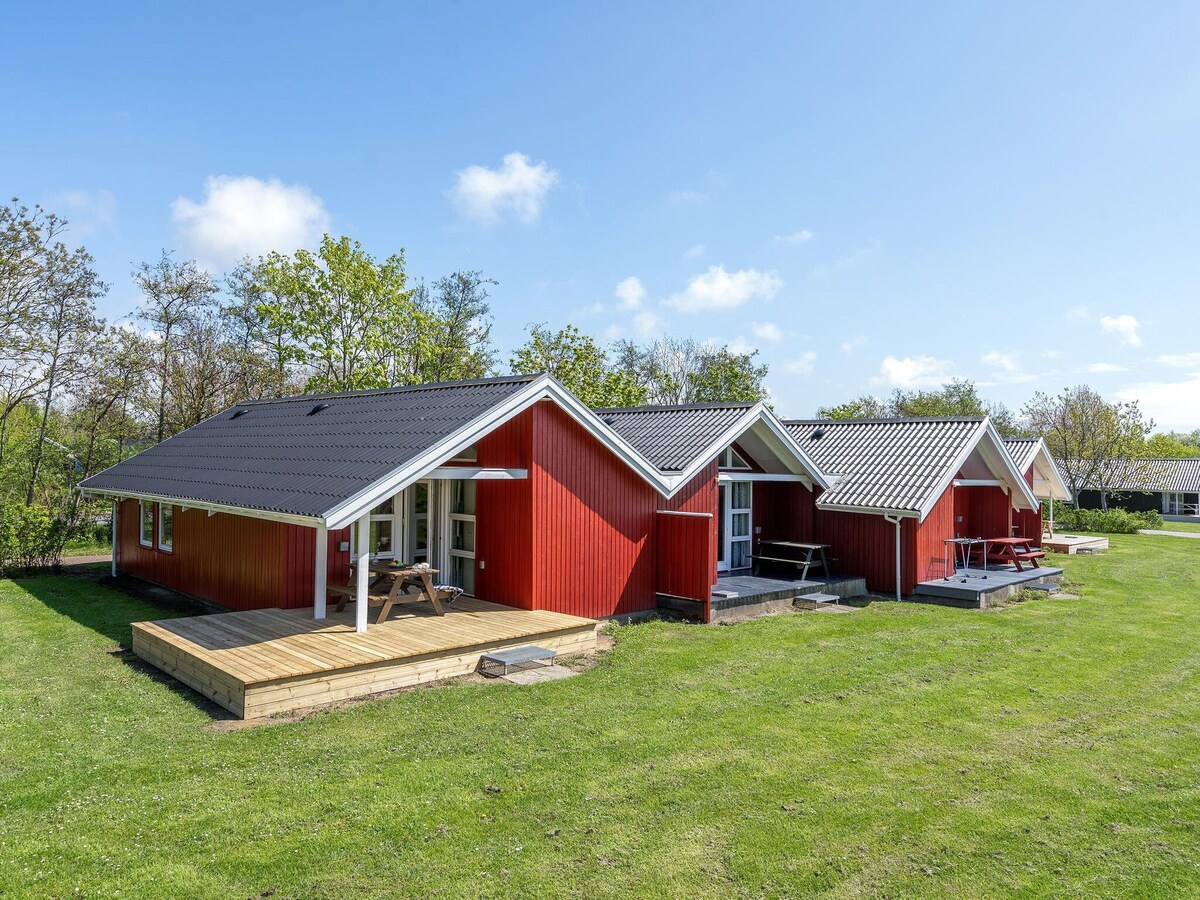 Spacious cottage with open terrace