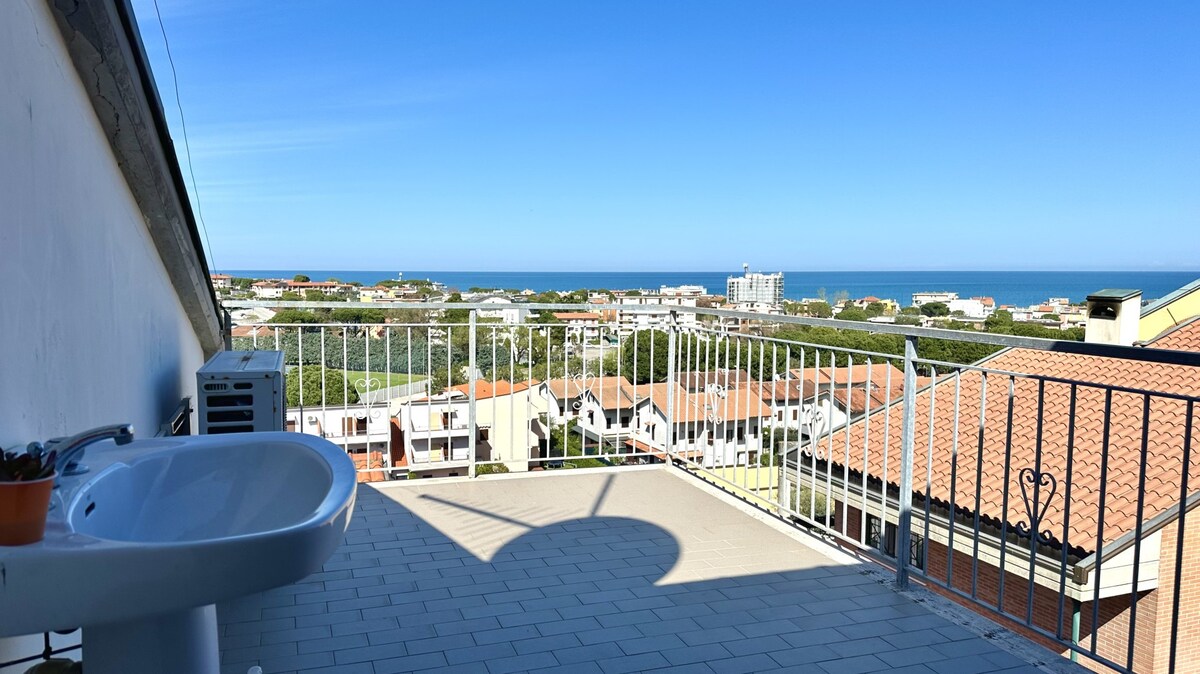 M390 - Marcelli, delightful villa with sea view