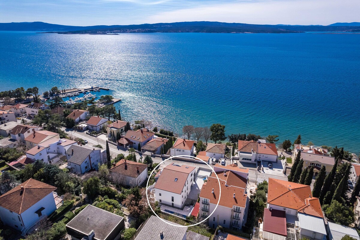 Spacious Pool Apartment Crikvenica