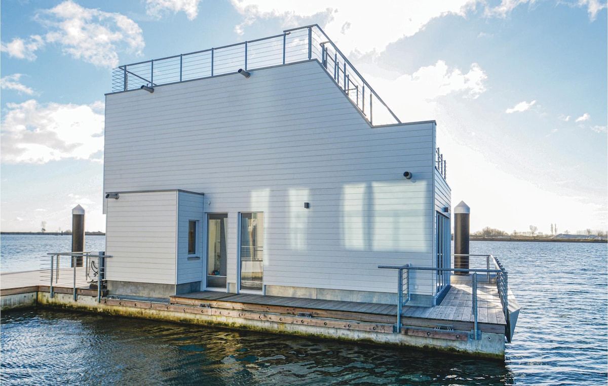 Schwimmendes Haus 24