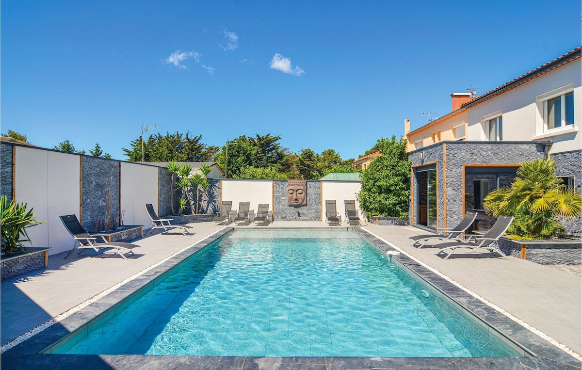 Nice home in Agde with outdoor swimming pool