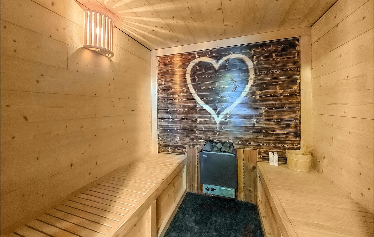 Stunning home with Sauna, WiFi and 4 Bedrooms