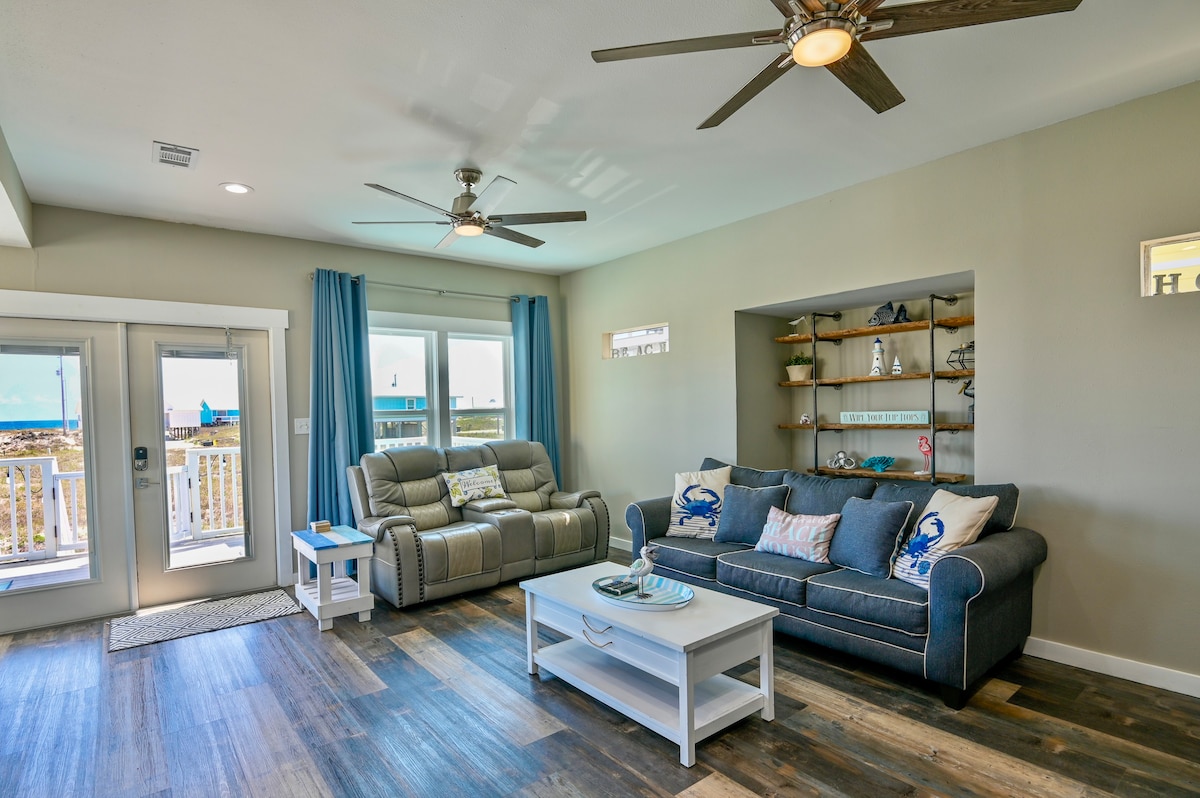 A Wave From it All -3BR Beachside Coastal Retreat