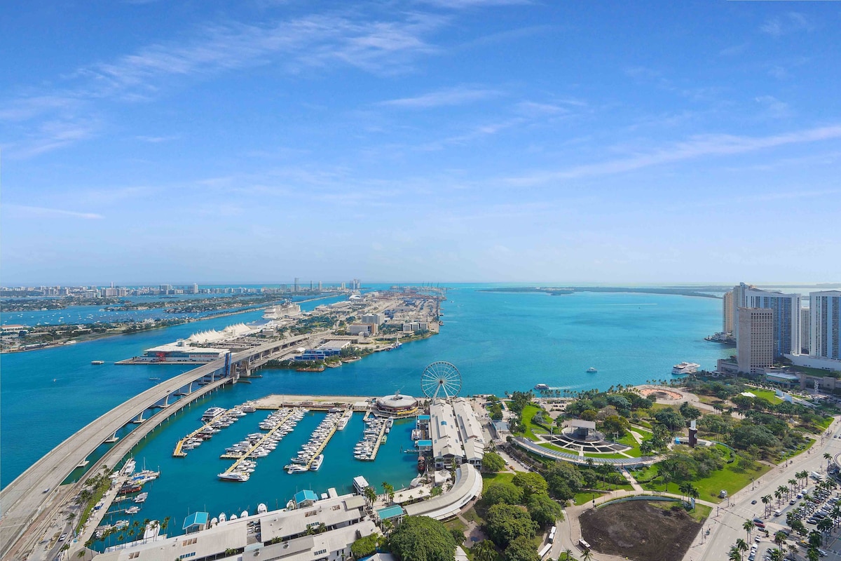 Downtown Apartment in Miami with a Bayfront View