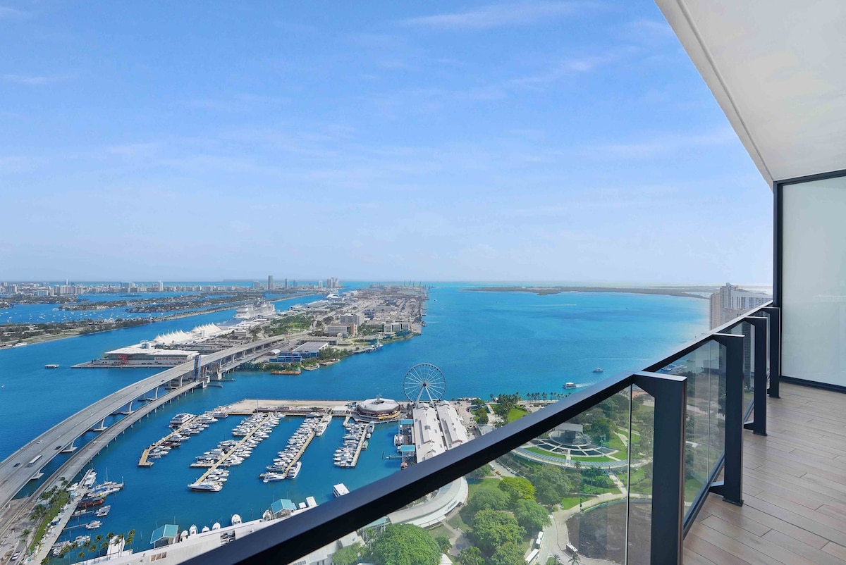 Downtown Apartment in Miami with a Bayfront View