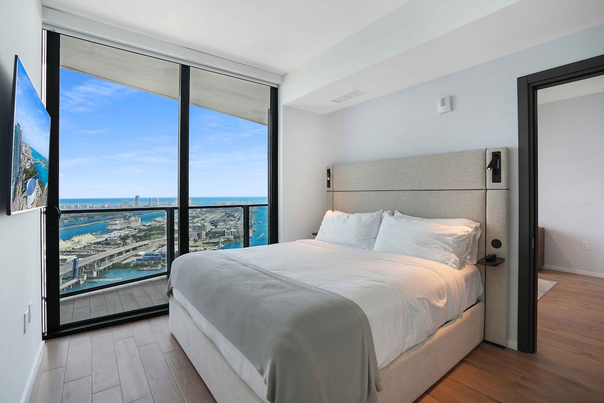 Downtown Apartment in Miami with a Bayfront View