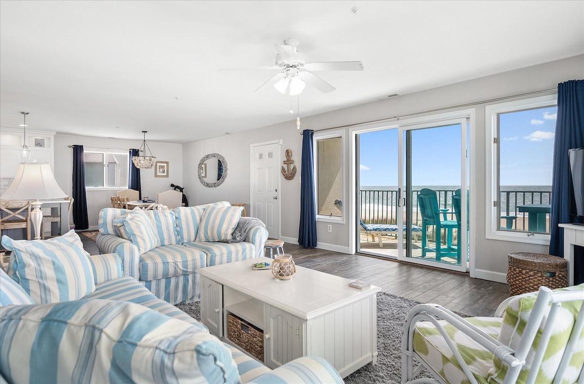 Gorgeous 3 Bedroom Ocean Front Condo with Private