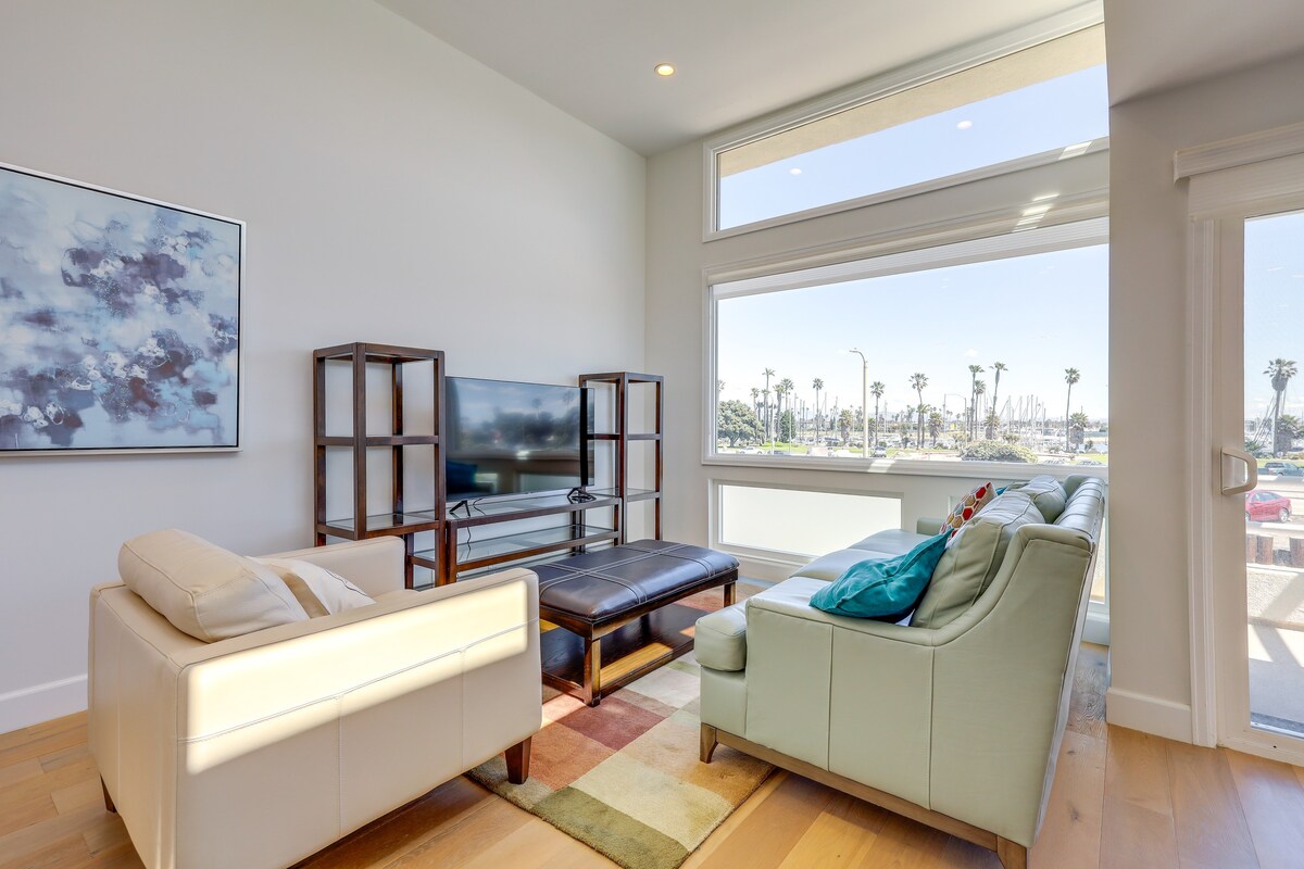 Sleek Oxnard Townhouse w/ Balconies: Walk to Beach