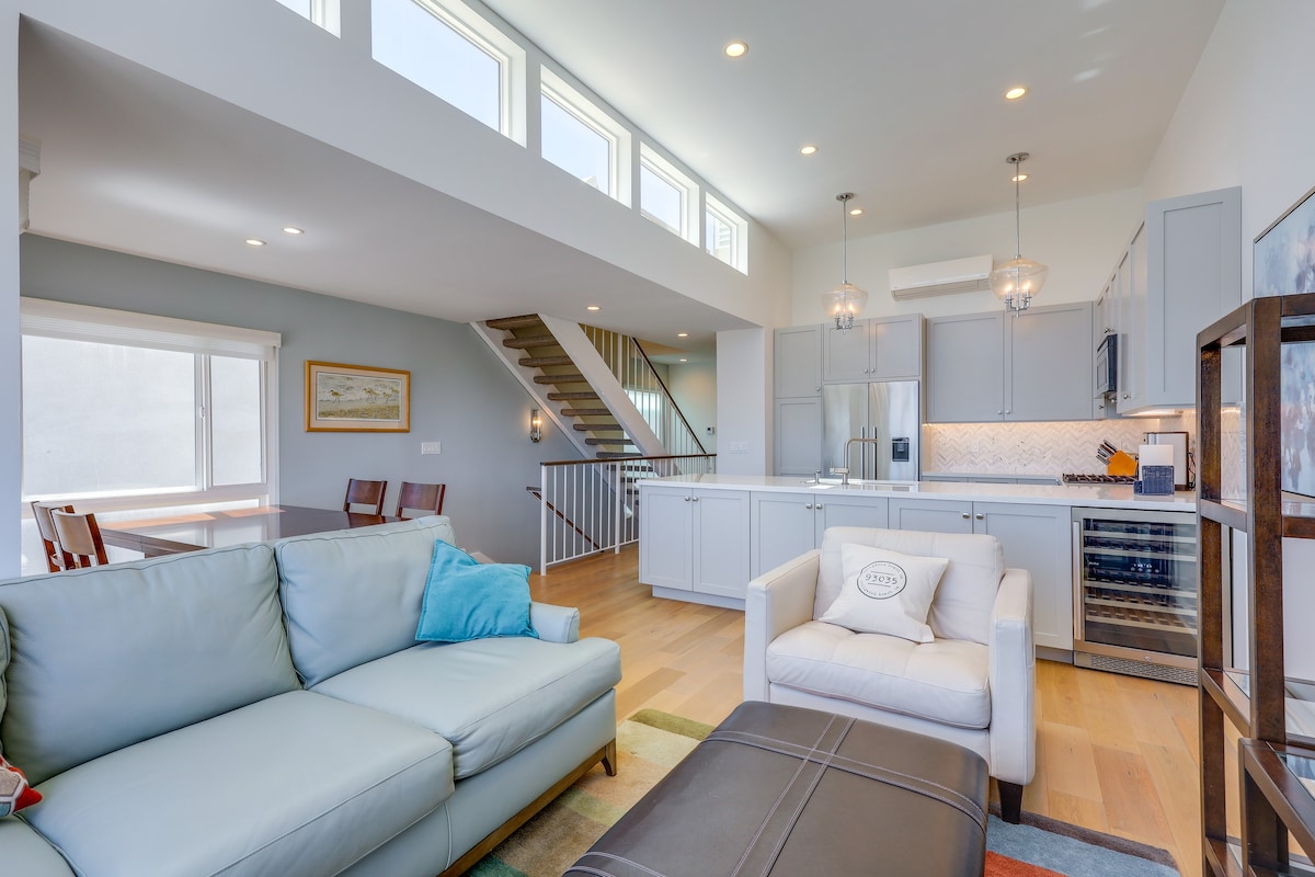 Sleek Oxnard Townhouse w/ Balconies: Walk to Beach