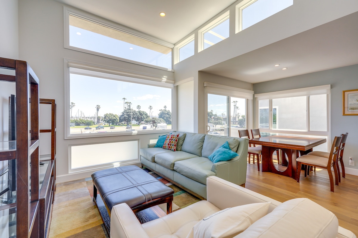 Sleek Oxnard Townhouse w/ Balconies: Walk to Beach