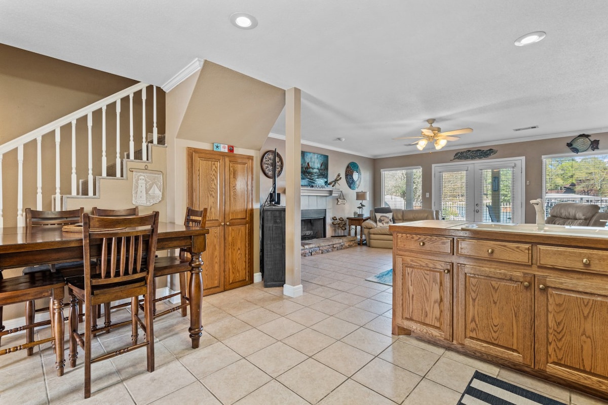 Beautiful Lakefront Townhouse