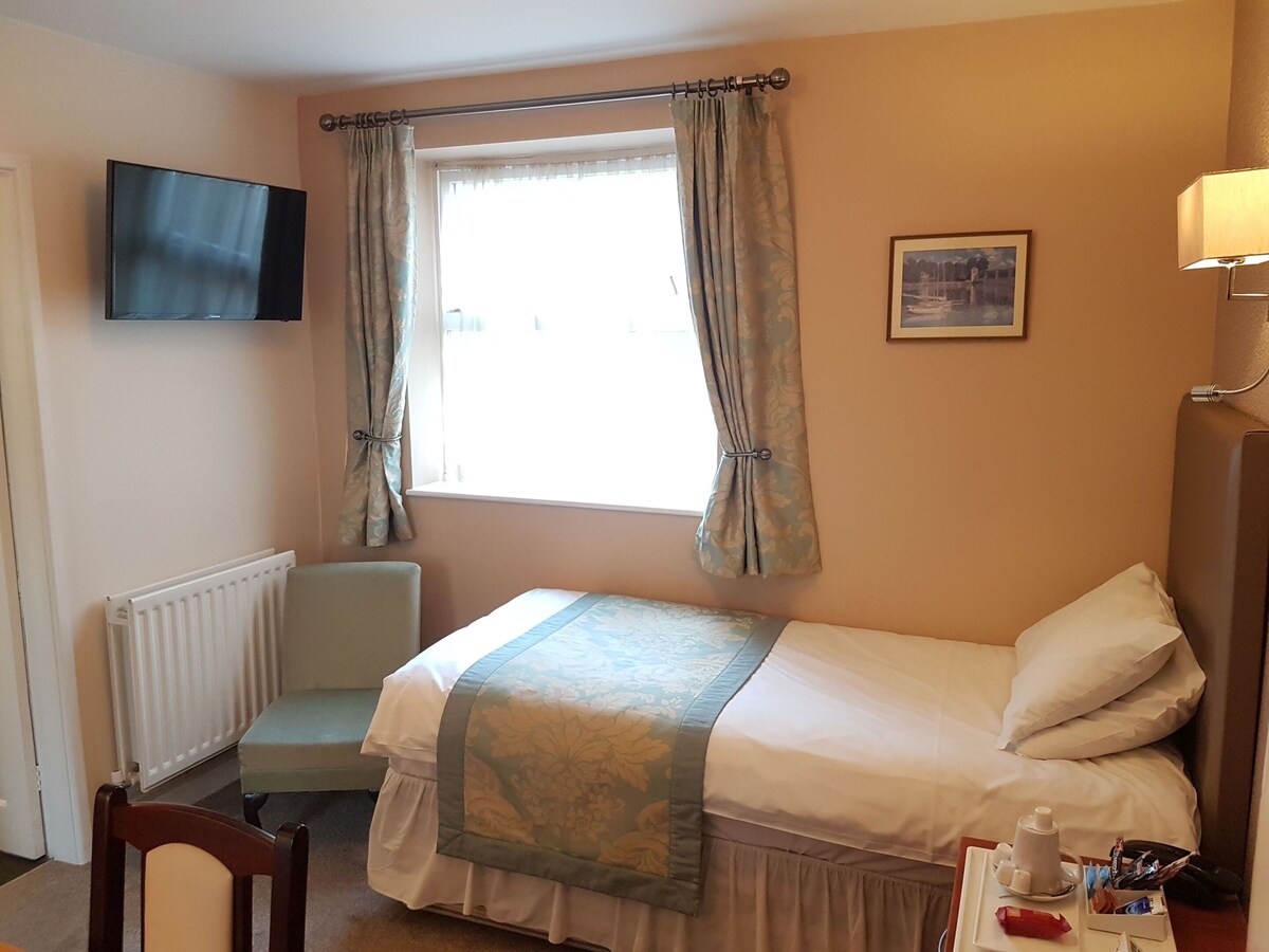 Standard single en-suite room with one single bed
