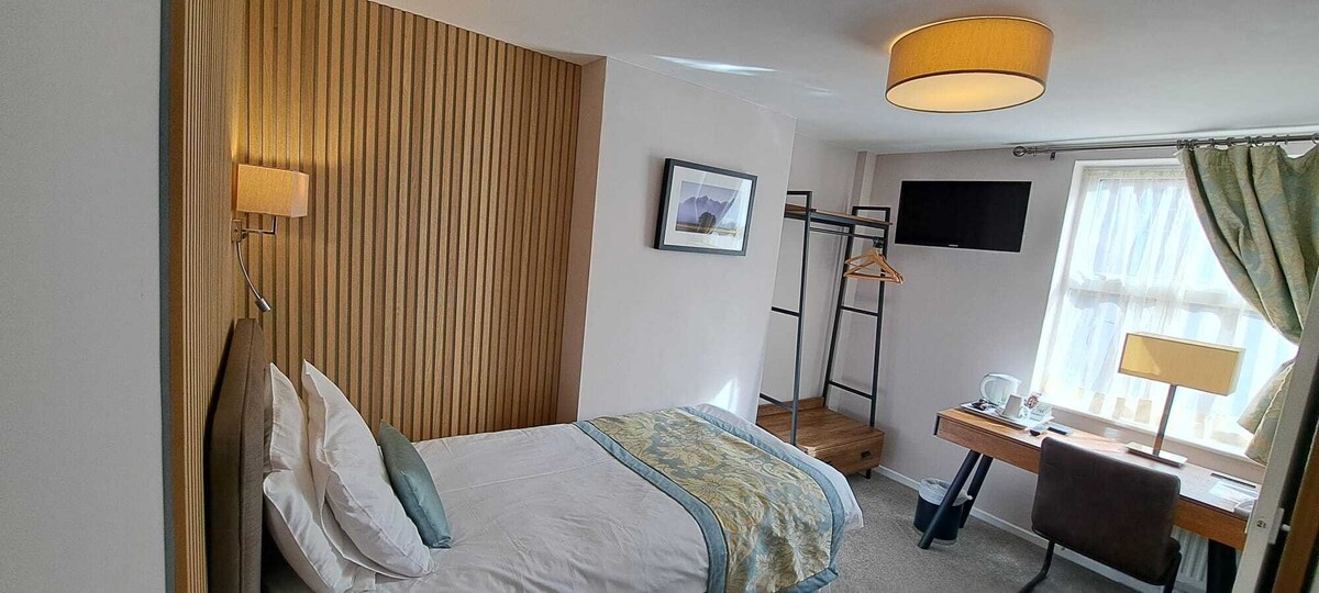 Standard single en-suite room with one single bed