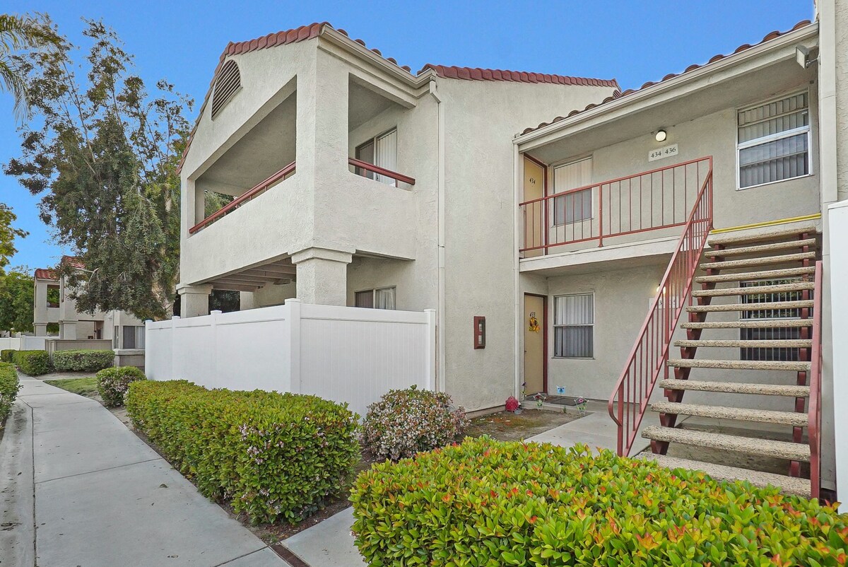 2BR/2BA Queen Suite Apartment with Pool View