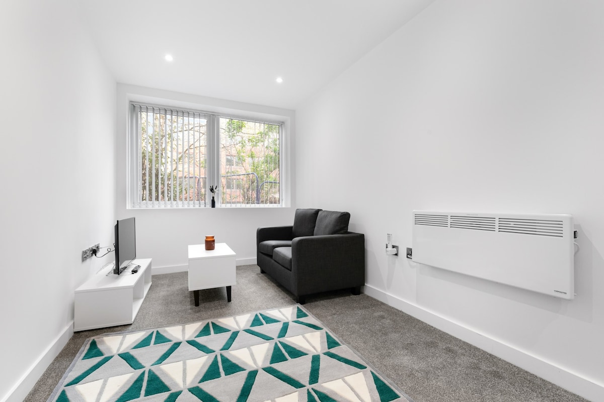 Spacious 1 Bedroom Apartment in Central Newbury