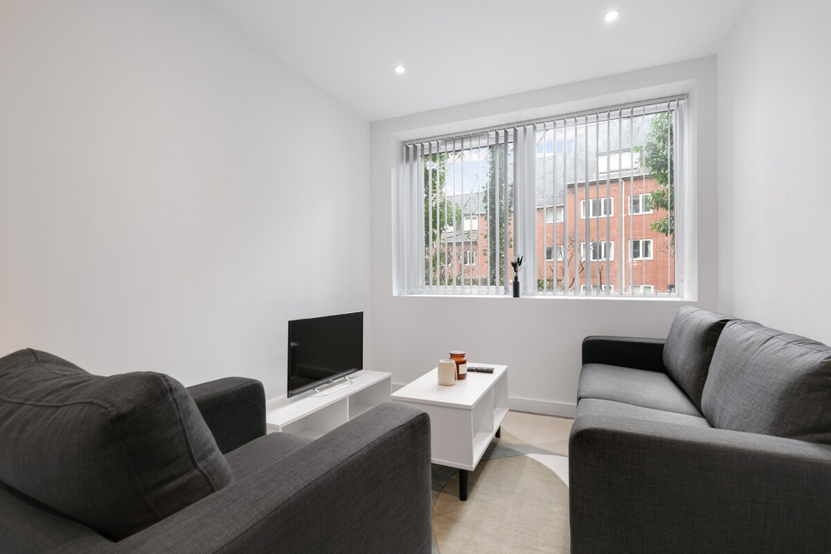 Modern 2 Bedroom Apartment in Central Newbury