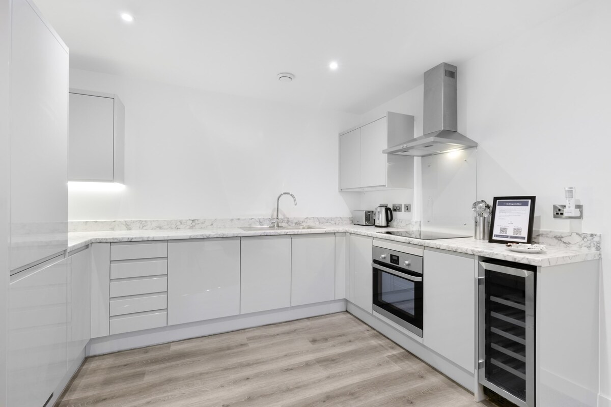 Modern 2 Bedroom Apartment in Central Newbury