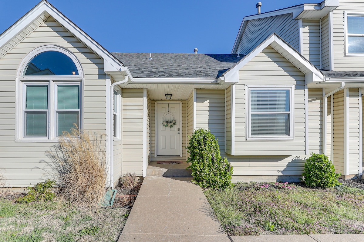 Wichita Townhome w/ Patio: 9 Mi to Downtown!