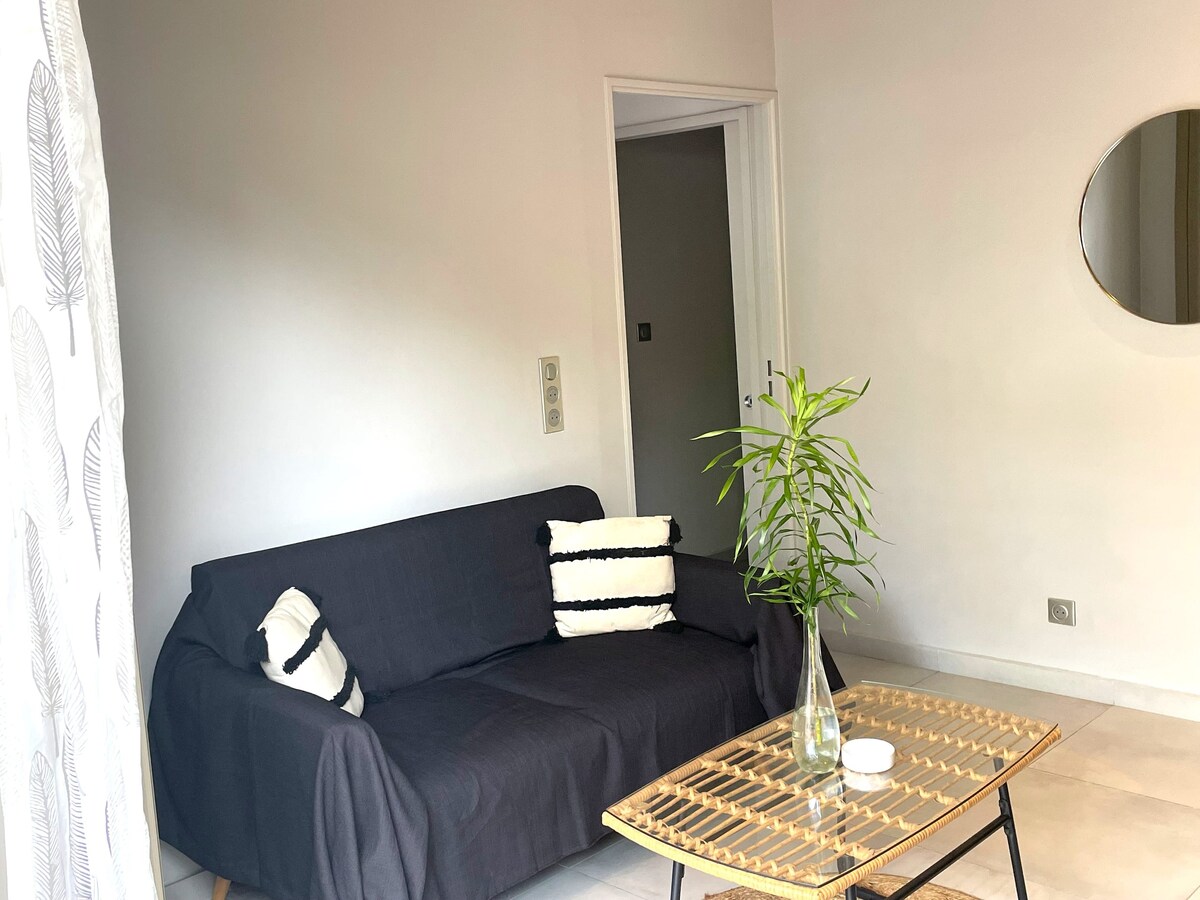 Bungalow for 2 ppl. at Saint-Gilles Les Bains