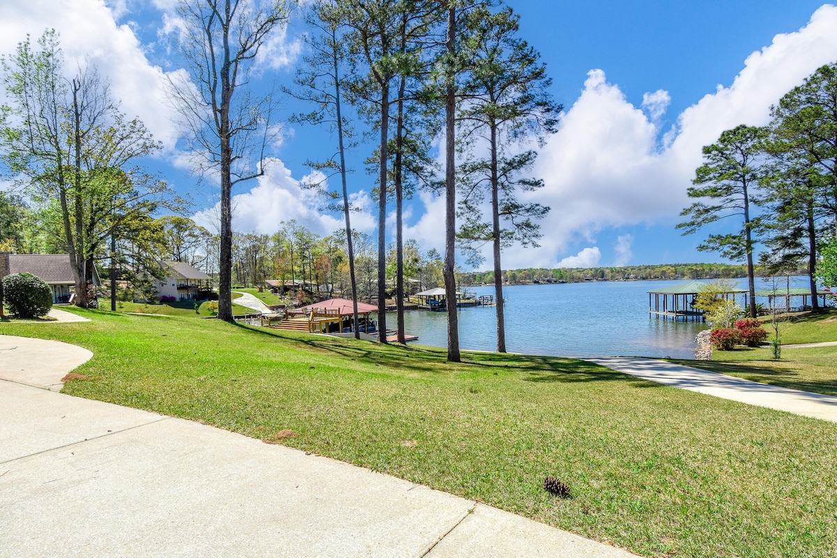 NEW! 3 bedroom lakefront home in Dadeville that sl