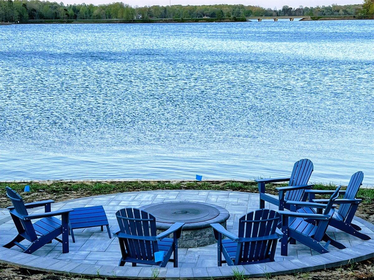 Lakefront Lake Anna - Dock, Beach, Views, Hot Tub