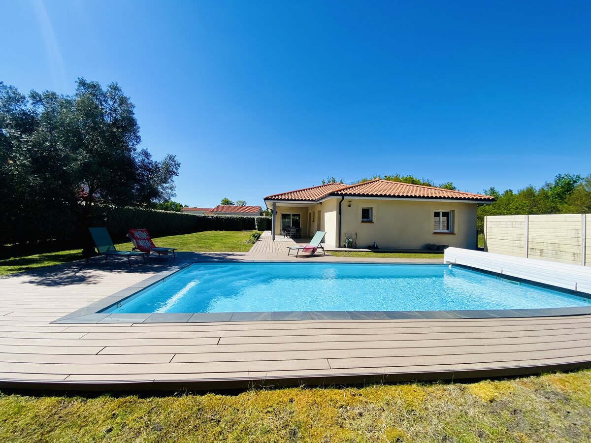 Belle Villa Contemporaine avec Piscine pour 7 pers