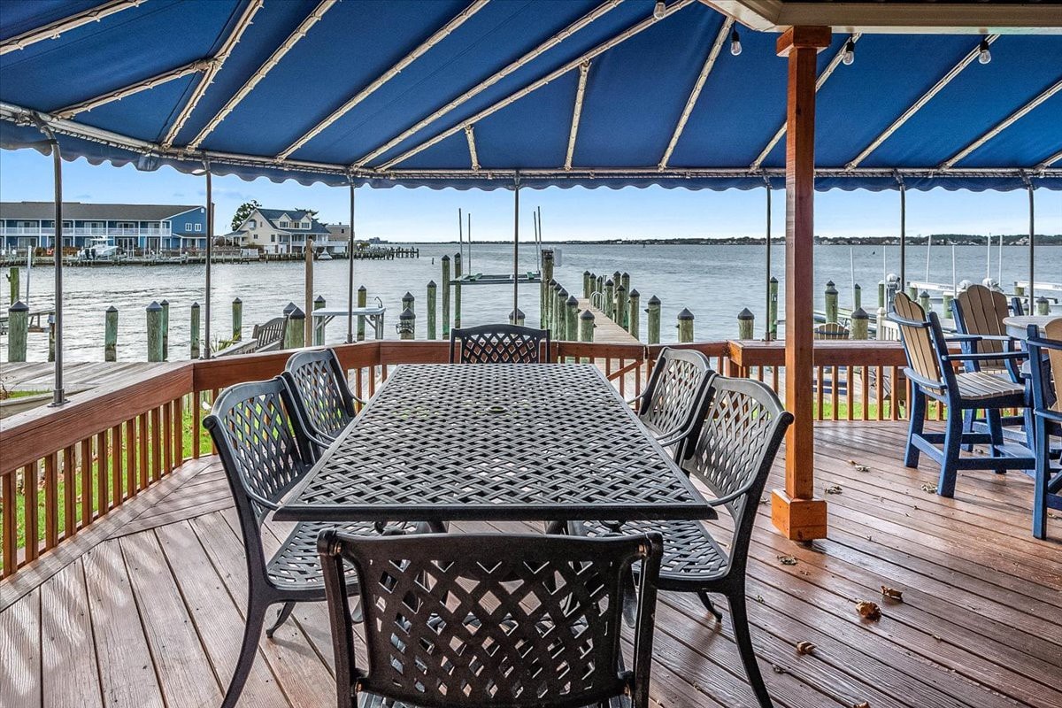 Bay Views from this 4BR Beautiful Beach Home!