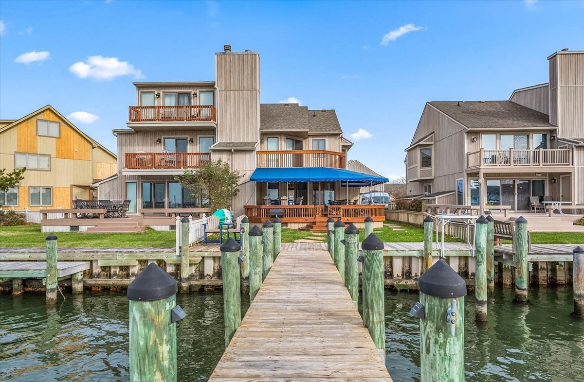 Bay Views from this 4BR Beautiful Beach Home!