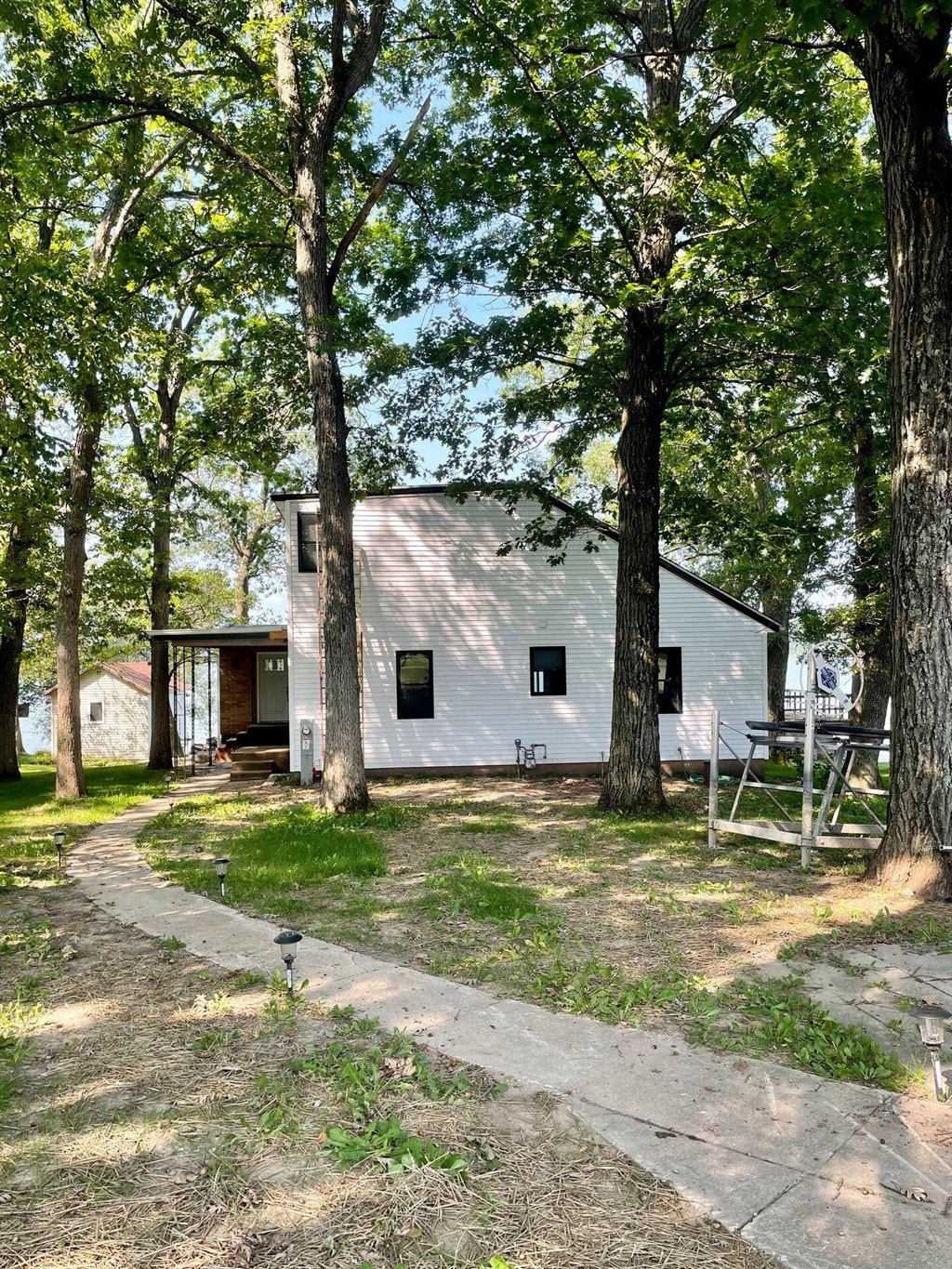 Luxe Lake/Beachfront Cabin! Kayaks, Bikes, Games!