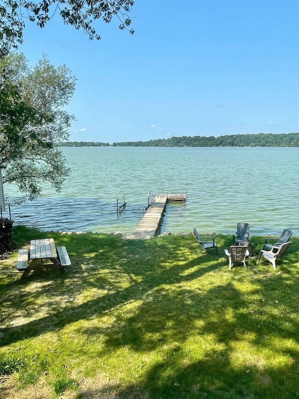 Luxe Lake/Beachfront Cabin! Kayaks, Bikes, Games!