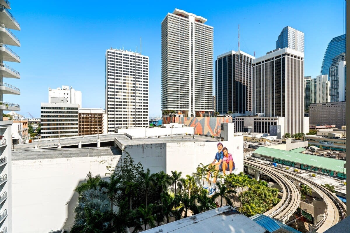 Long Term Stays Allowed! DT Miami Rooftop Pool