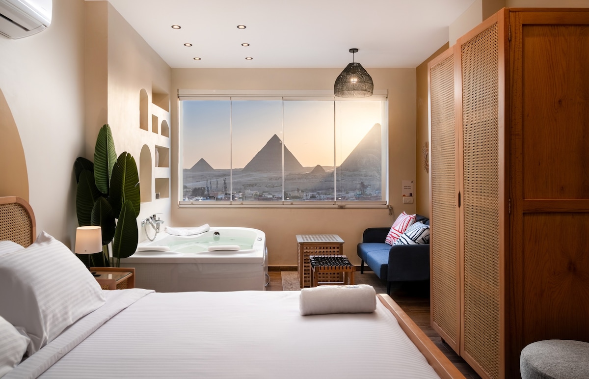 Jacuzzi By The Historic Giza Pyramids! 5 Min Walk!