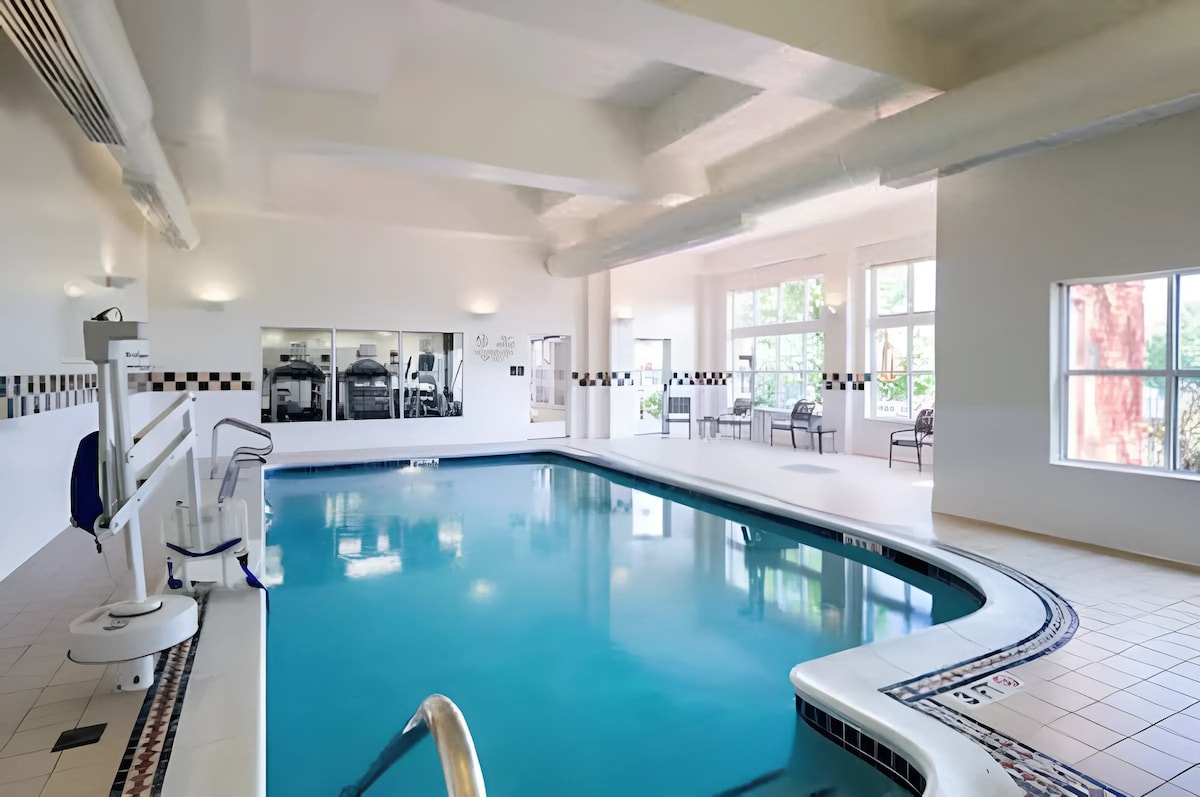 Chic Oasis w/ Indoor Pool, Off I-95, Near Rutgers