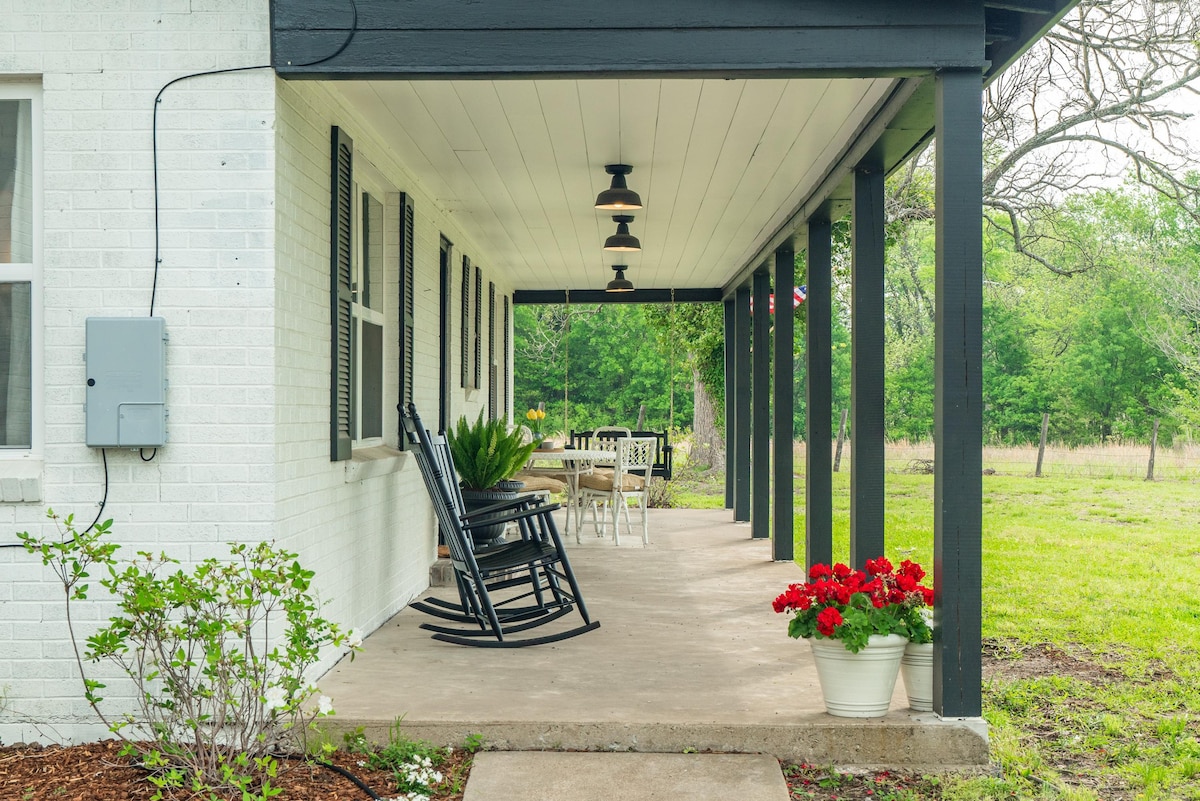 Family Farmhouse Situated on 6 acres