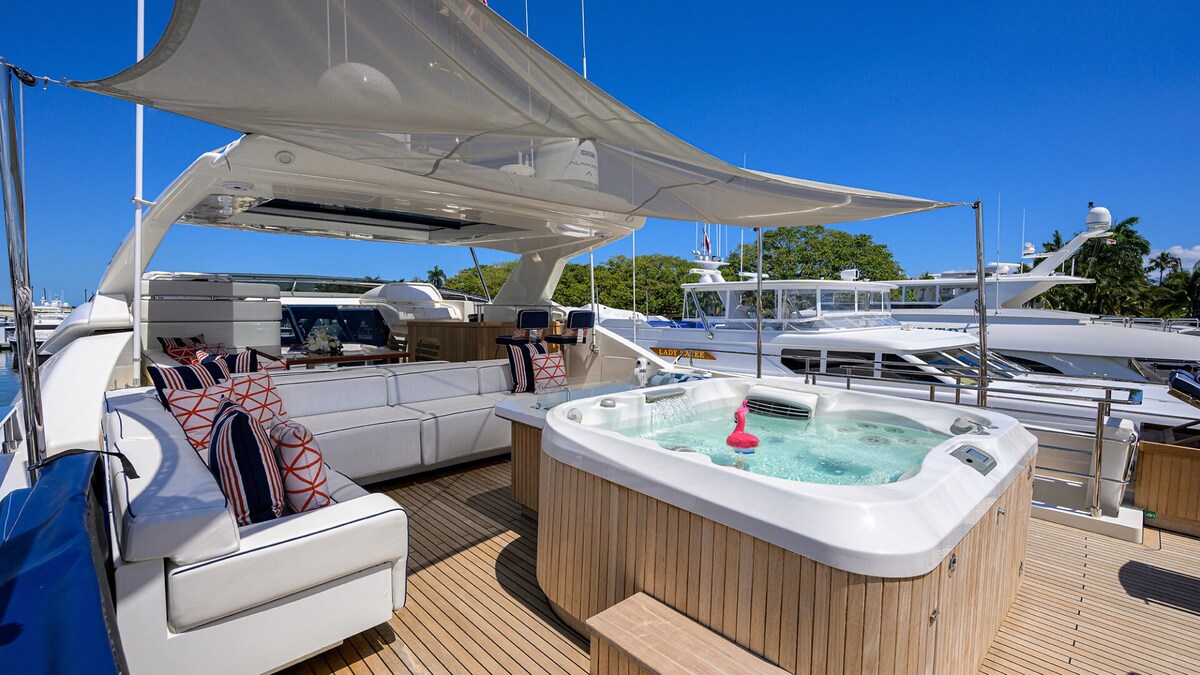 Modern and Private 5BR/5.5BA Yacht, Chef & Crew