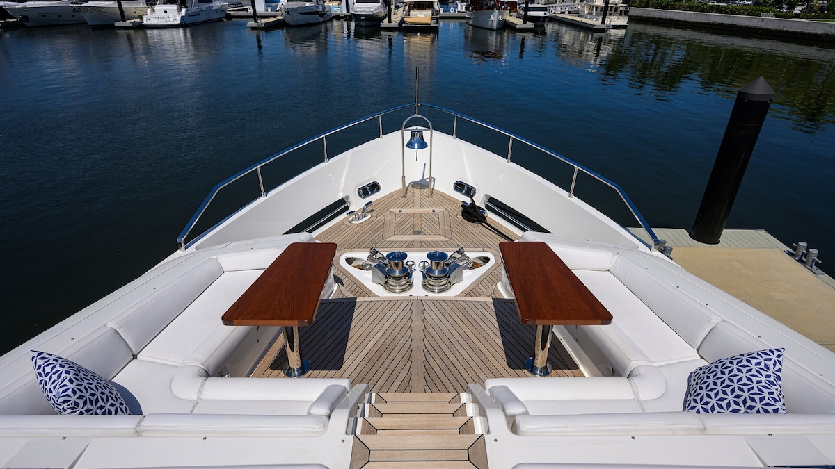 Modern and Private 5BR/5.5BA Yacht, Chef & Crew