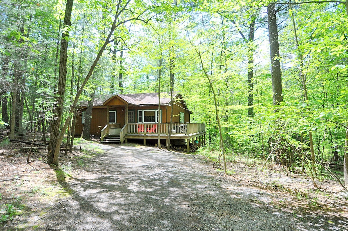 Cabin at Sleepy Creek -迷人的小木屋