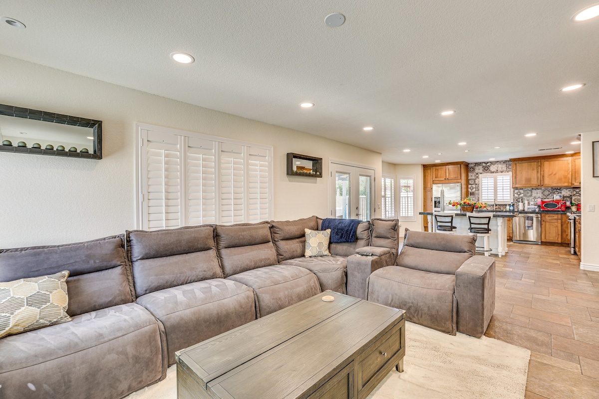 Spacious Glendale Home: Walk to State Farm Stadium