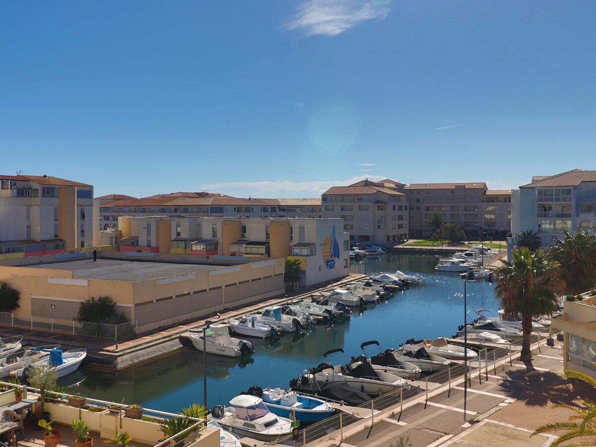 studio confortable pour 4 avec vue sur la marina