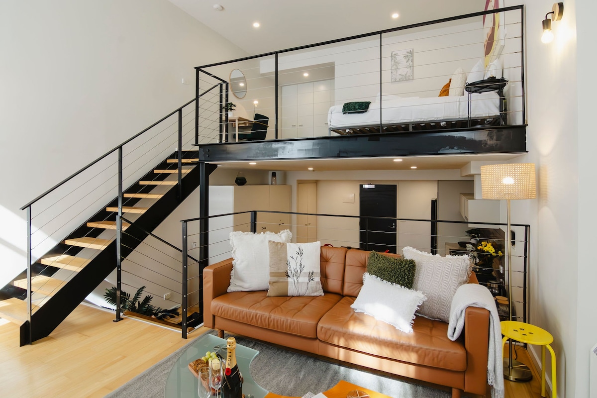 Historic Heritage Loft Apt with Pool & Parking