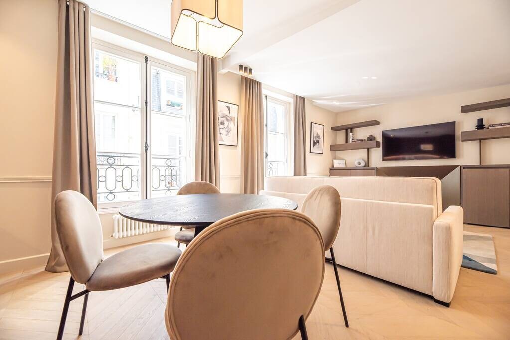 Relax in a Charming Flat in Le Marais