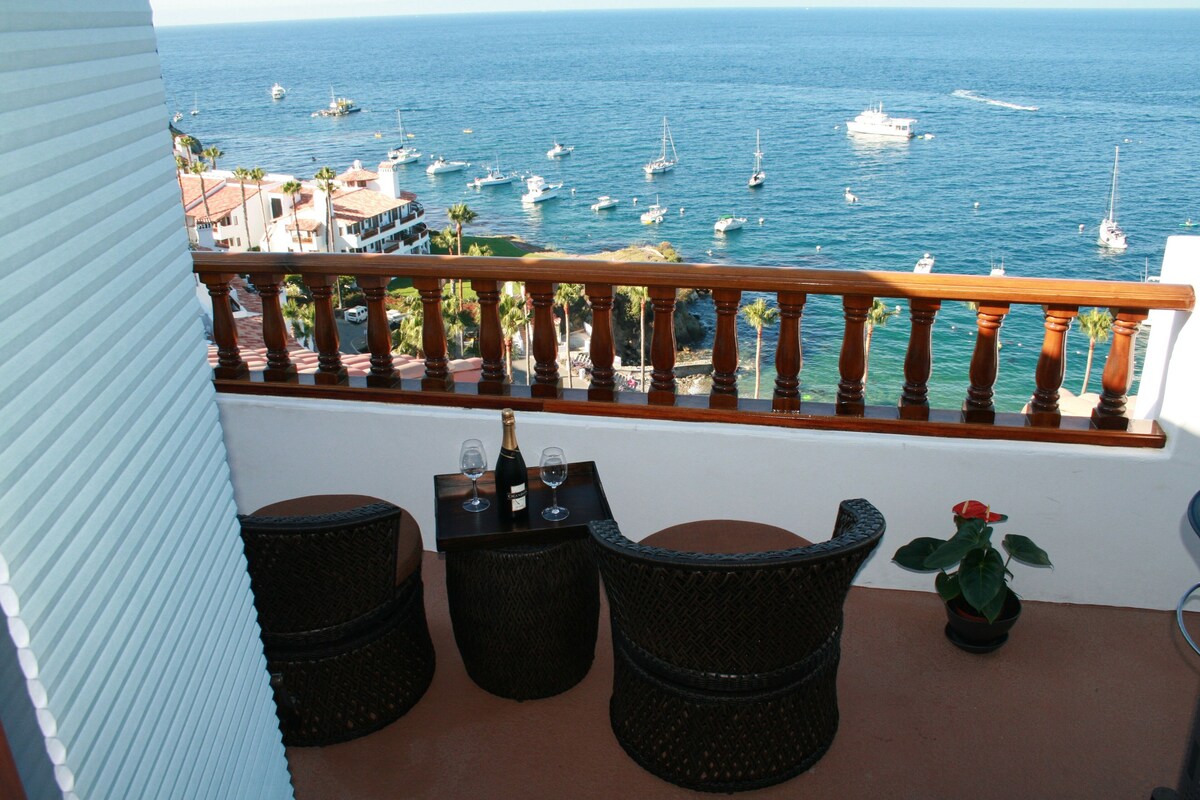 Amazing Luxury ocean front Hamilton Cove Villa w/e