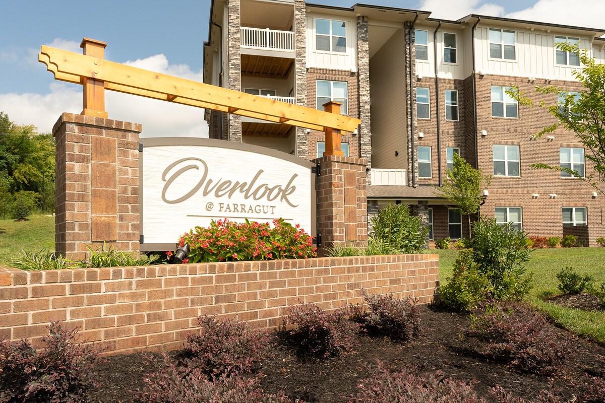 Luxe Living in Knoxville! Overlook at Farragut