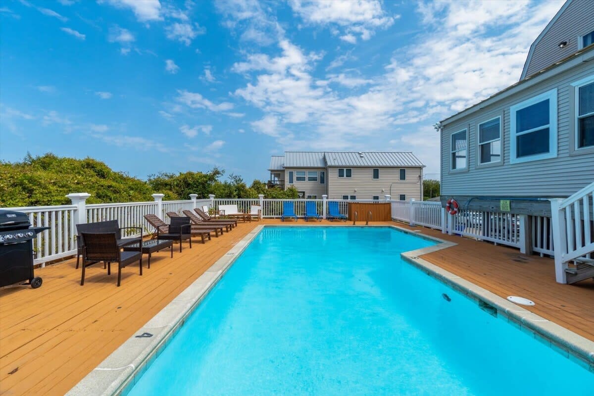 Beachhouse Penthouse with a Pool!