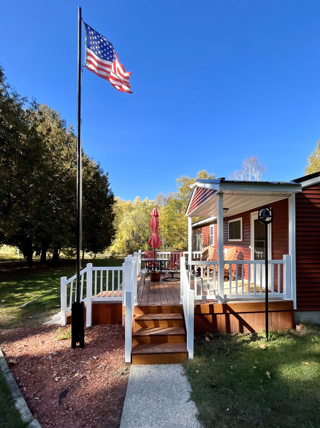 Riverfront Retreat | Fire, Sunroom, Kayaks, Tubes