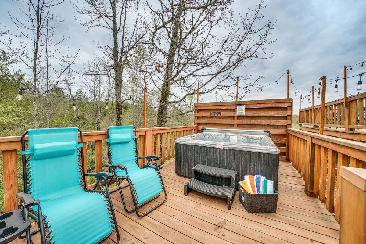 Broken Bow Dome w/ Private Deck & Hot Tub!