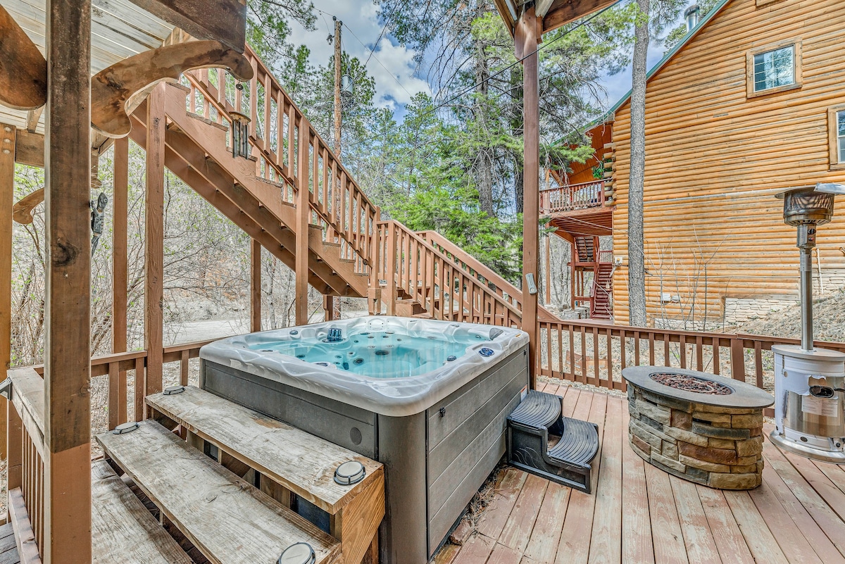 Ruidoso Home w/ Private Hot Tub, Decks & Grill!