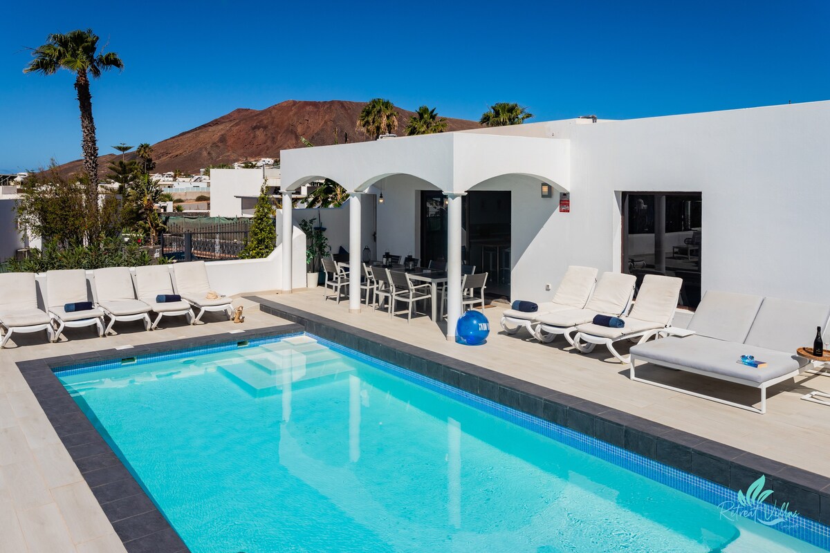 Remarkable 5-Bed Villa in Playa Blanca